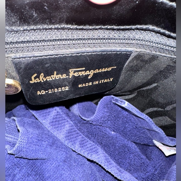 Ferragamo black patent leather purse - Picture 3 of 9